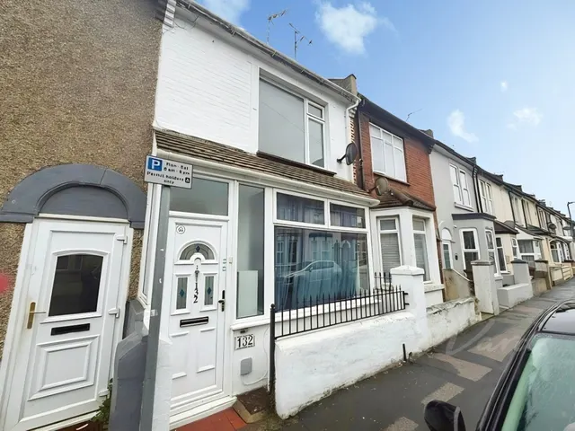 Livingstone Road, Gillingham, ME7, photo 1