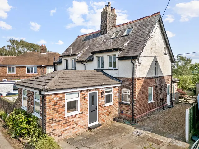 Cottages Cliff Lane, Grappenhall, WA4, photo 1