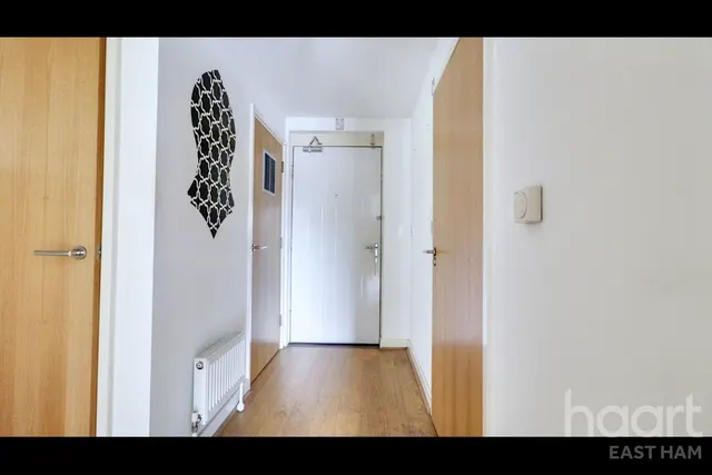 Walton Road, London, E12, photo 2