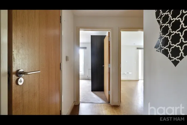 Walton Road, London, E12, photo 3