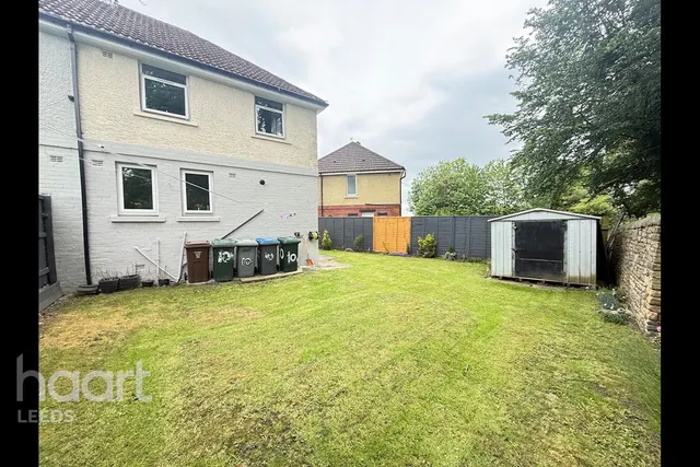 Shirley Crescent, Bradford, BD12, photo 2