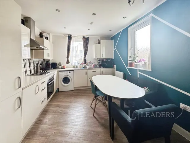 Osprey Drive, Trumpington, CB2, photo 2