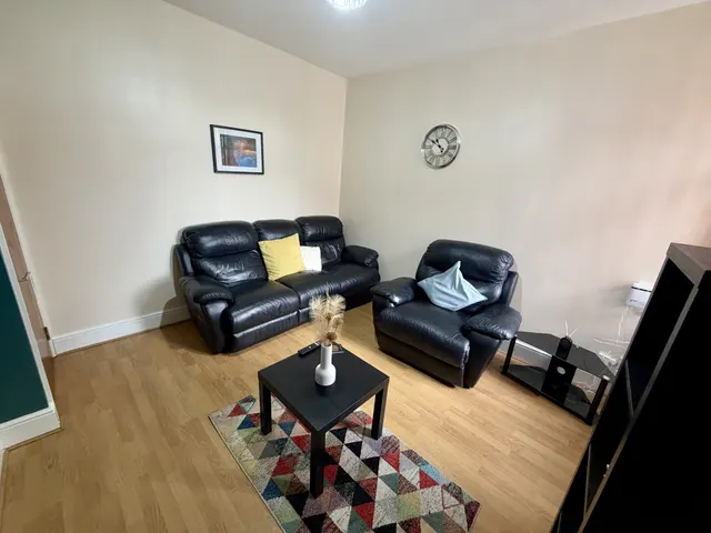 Kippax Street, Rusholme, M14, photo 2