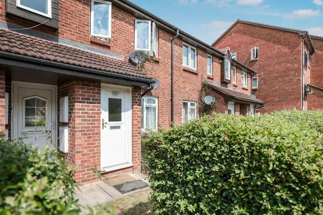 Rabournmead Drive, Northolt Fees Apply, UB5, photo 2