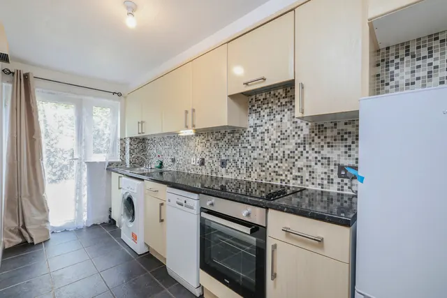 Rabournmead Drive, Northolt Fees Apply, UB5, photo 3
