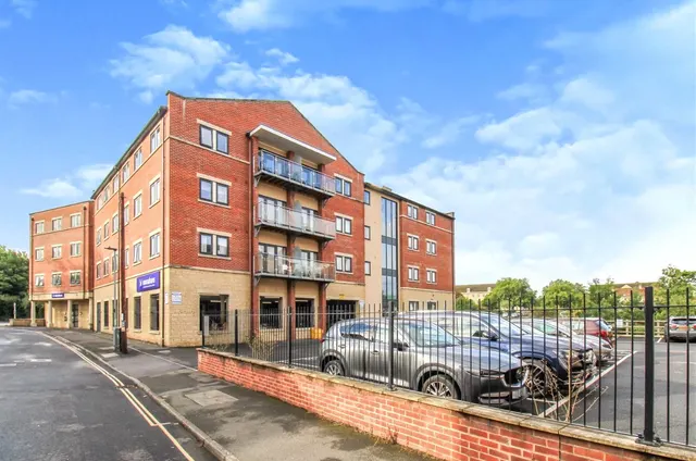 Court Street, Trowbridge, photo 1