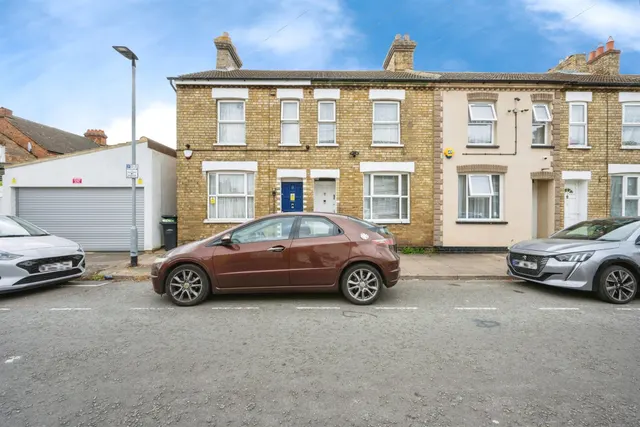 Sandhurst Place, Bedford, photo 1
