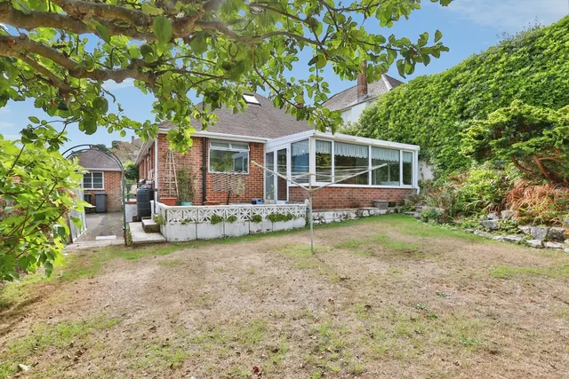 Burnham Drive, Queens Park, BH8, photo 2