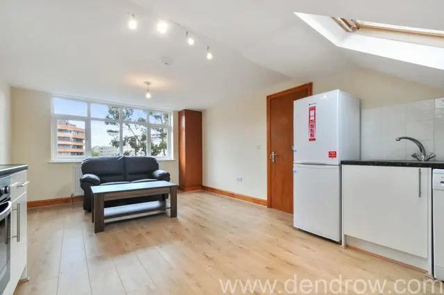 Photo 2 — Gordon Road, Ealing, London, W5 2AP