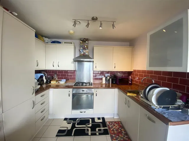 Bath Road, Hounslow, photo 3