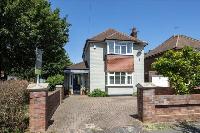 Queens Way, Feltham, TW13, photo 2