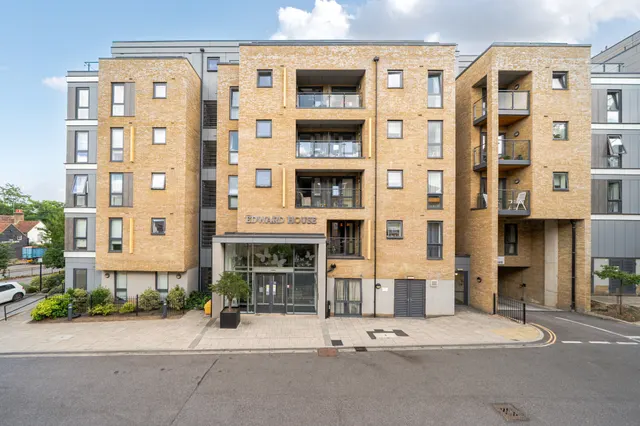 Pegs Lane, Hertford, SG13, photo 1