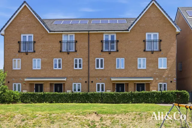 Foxton Road, Grays, Essex, RM20 4XX, photo 1