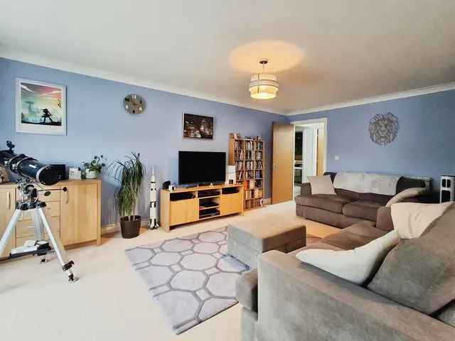 Falcon Way, Falcon Court, PE10, photo 2
