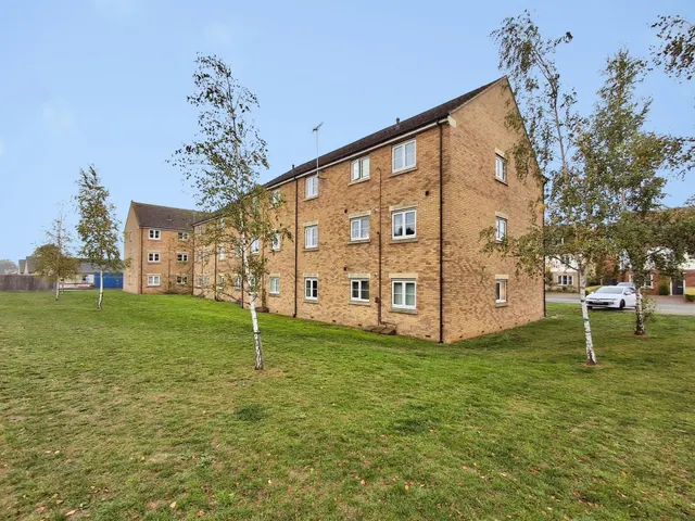 Falcon Way, Falcon Court, PE10, photo 1