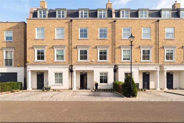 Photo 3 — Egerton Drive, Isleworth, London, TW7 7EQ