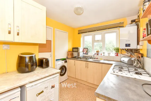 Milton Road, Waterlooville, PO7, photo 3