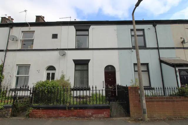 Baron Street, Bury, BL9, photo 1