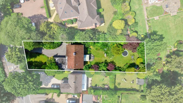Photo 2 — 122a Streetly Lane, Sutton Coldfield, Sutton Coldfield, B74 4TE