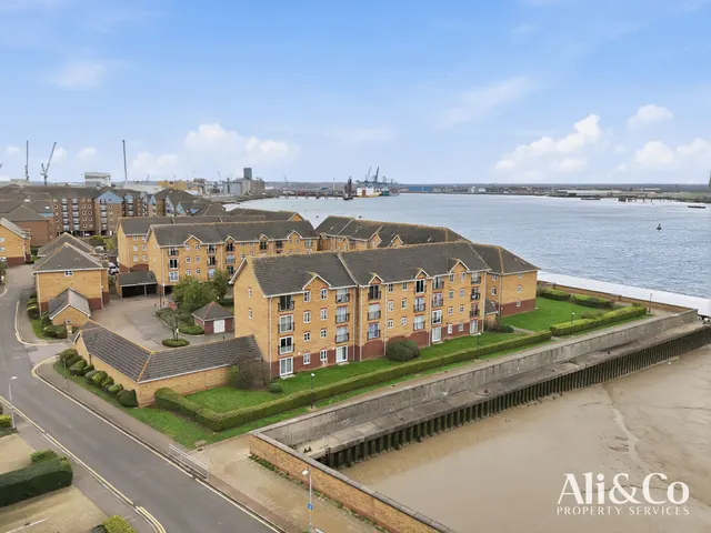Photo 3 — Timber Court, Grays, Essex, RM17 6PW
