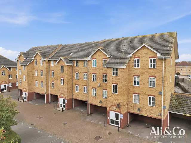 Timber Court, Grays, Essex, RM17 6PW, photo 1