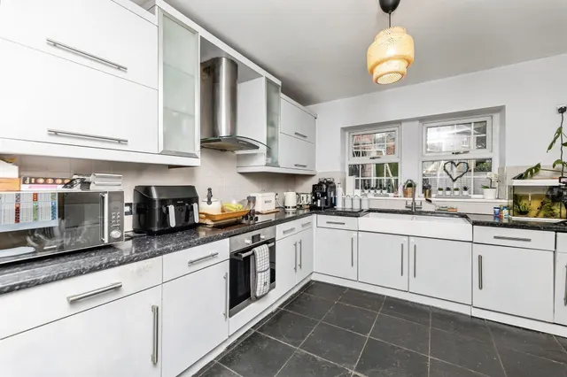 Batley Road, Tingley, WF3, photo 3