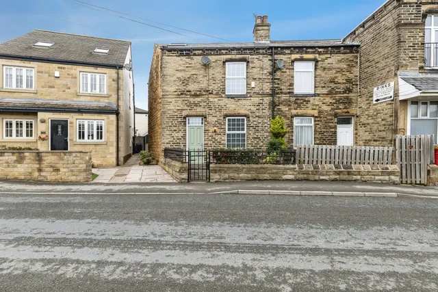 Batley Road, Tingley, WF3, photo 1