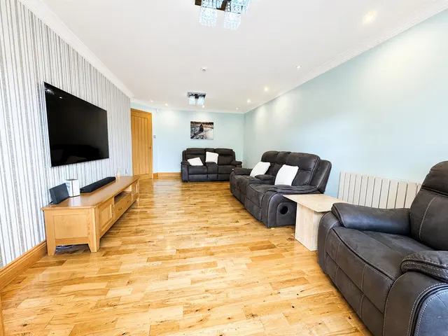 Photo 3 — Silverwells Crescent, Bothwell, Bothwell, G71 8DP