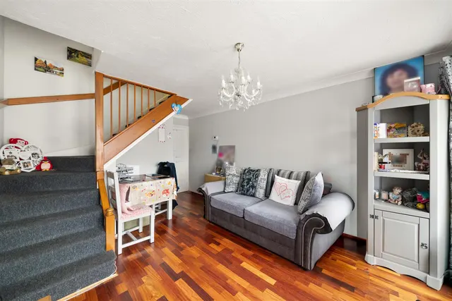 Westlake Close, Hayes, photo 3