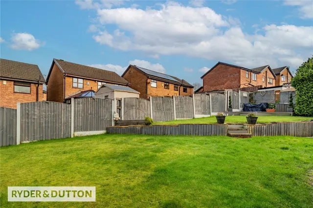Highfield Drive, Royton, OL2, photo 3