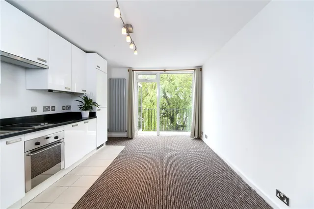 Photo 3 — Priors Lodge, 56-58 Richmond Hill, Richmond, TW10