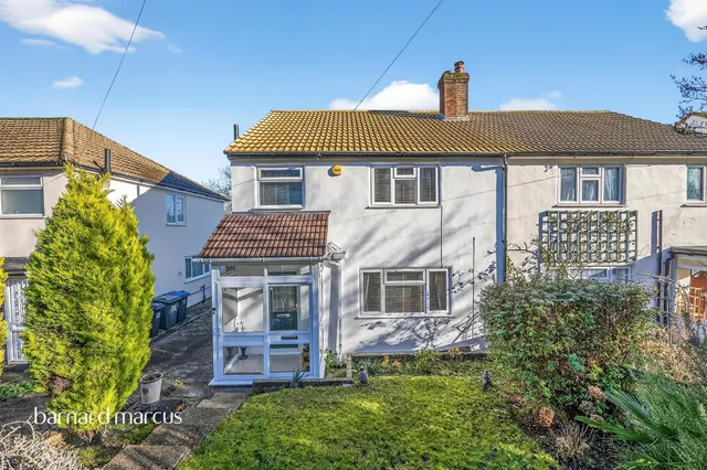 3 bedroom house — Northwood Avenue, Purley