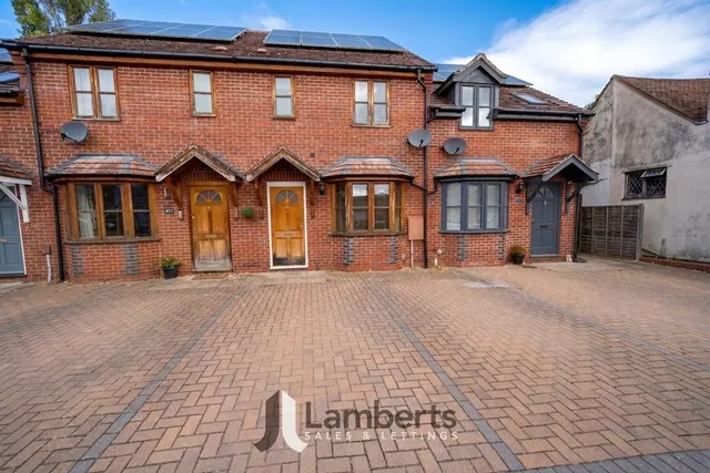 47b High Street, Studley, photo 1