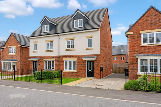 Daffodil Road, Halewood, Liverpool, Liverpool, L26 0AP, photo 1