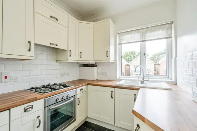 Barnham Road, Barnham, PO22, photo 3