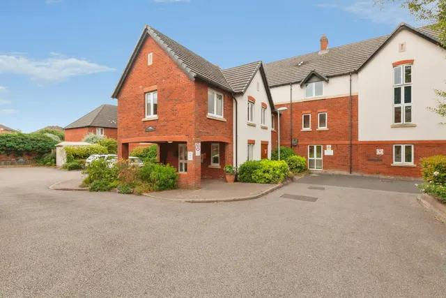 Sandhurst Street, Oadby, LE2, photo 1
