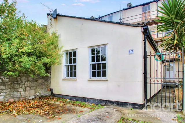 Ellenborough Crescent, BS23, photo 2
