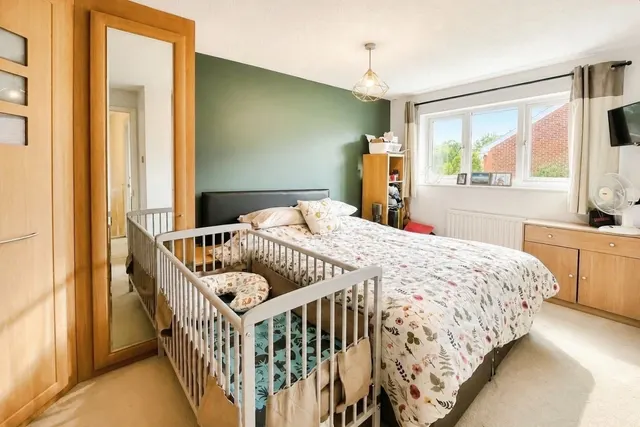 Photo 3 — Walsh Avenue, Warfield, Bracknell, Berkshire, RG42 3XZ