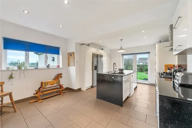 Lower Lane, Bowling Bank, LL13, photo 3