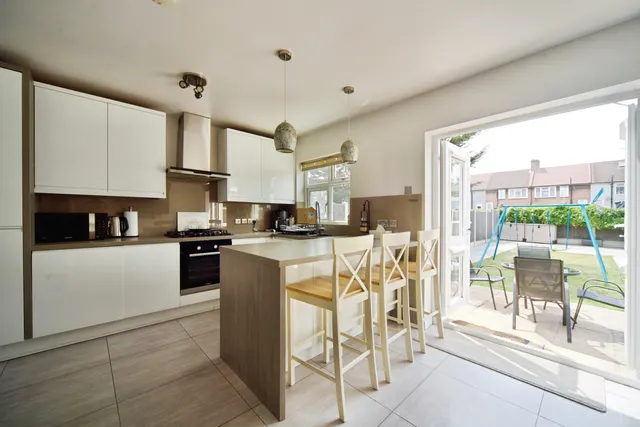 Photo 2 — Grafton Road, Dagenham