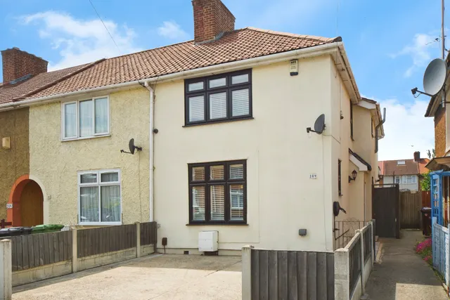 Grafton Road, Dagenham, photo 1