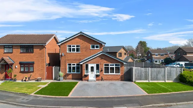 Dundee Close, Fearnhead, Warrington, Warrington, WA2 0UL, photo 1