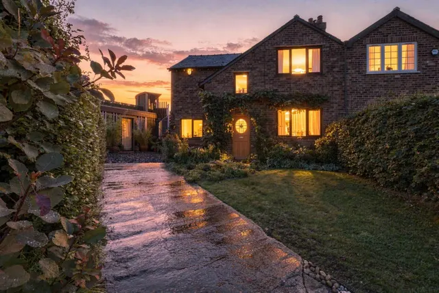 Manor Road, Lymm, Cheshire, WA13 0AY, photo 1
