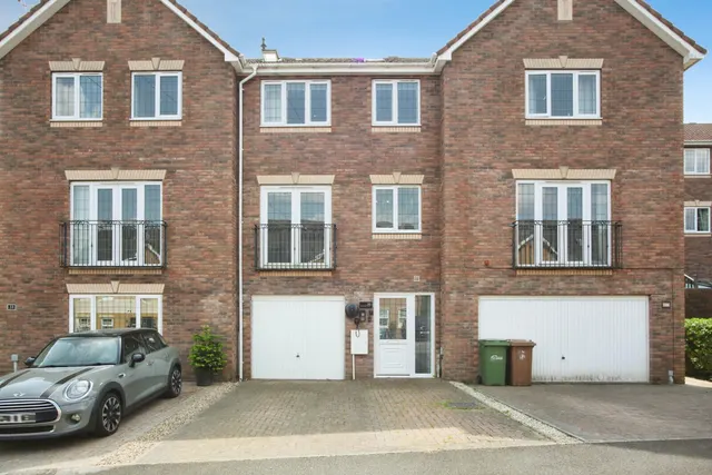 Plynlimon Avenue, Croespenmaen, Crumlin, Newport, NP11, photo 1