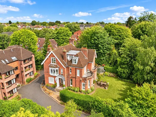 1 bedroom flat, Hillside Road, St. Albans, AL1