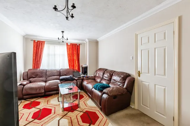 Photo 2 — Malvern Close, Wellingborough