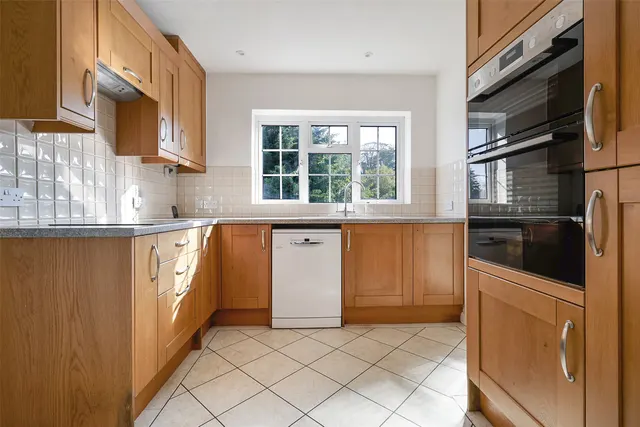 Heath Rise, Westcott, RH4, photo 2