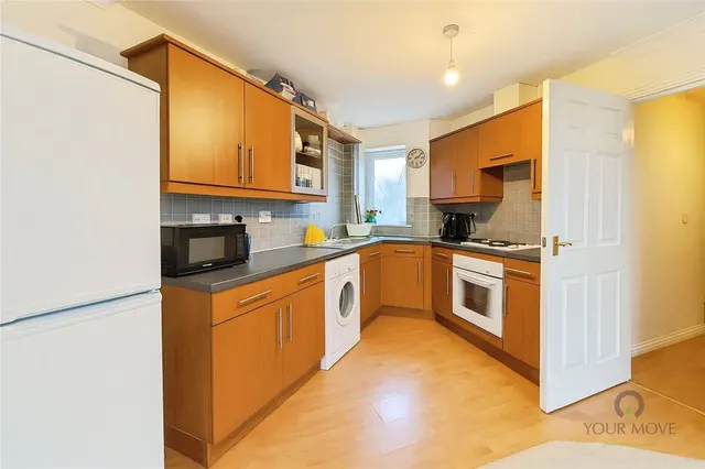 Photo 3 — Teasel Crescent, London, SE28