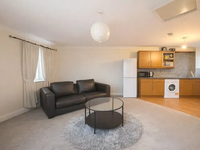 Photo 2 — Teasel Crescent, London, SE28