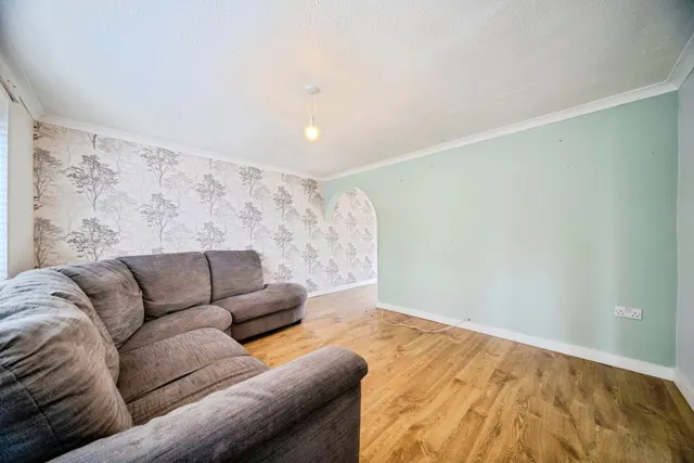 Photo 3 — Forfar Drive, Bletchley, Milton Keynes, Buckinghamshire, MK3